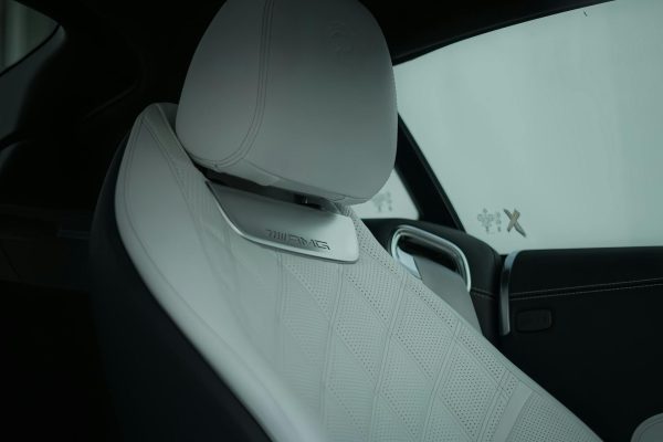 Įspėjimas: Dėl šios 1 detalės jūsų brangus garso izoliacijos montavimas tampa bevertis. Kaip išvengti? Automobilio salonas ruošiamas profesionaliam garso izoliacijos montavimui su švariais paviršiais ir izoliacinėmis medžiagomis.